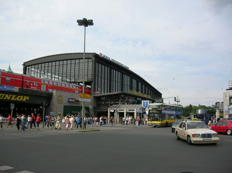 Datei:Bahnhofzoo2005.jpg