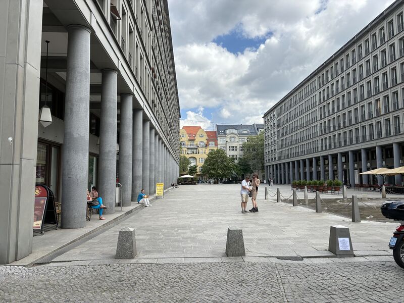 Datei:Walterbenjaminplatz 2.jpg