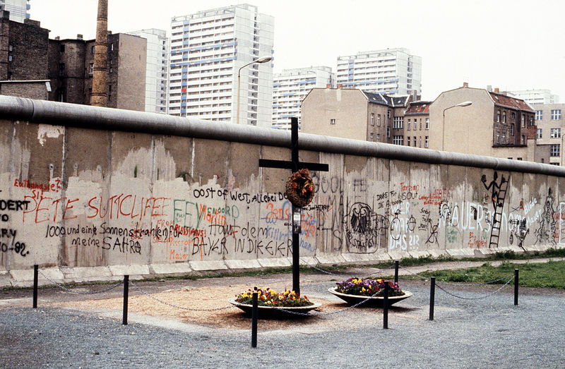 Datei:Peter Fechter Berlin Wall Memorial.jpg