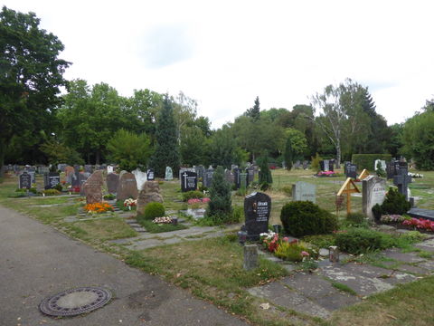 Hauptfriedhofneureut.jpg