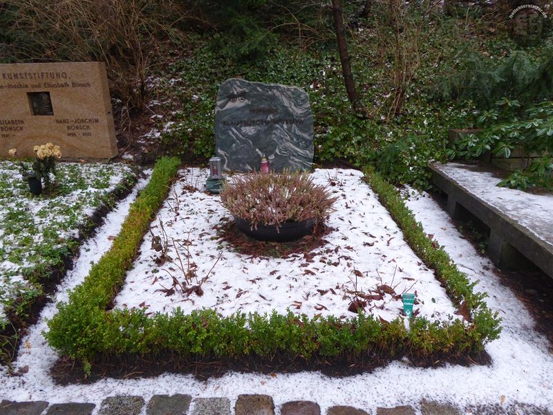 Datei:Grabvonklausjuergenwussow2.jpg