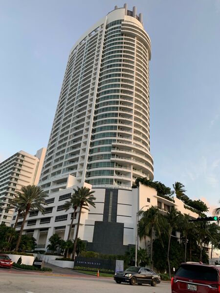 Datei:Fontainebleaumiamibeach.jpg