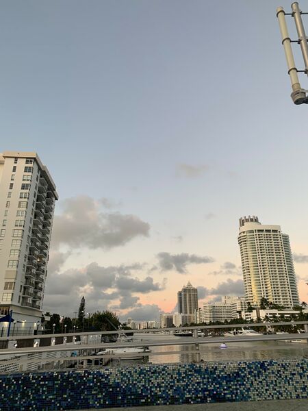 Datei:Fontainebleaumiamibeach2.jpg