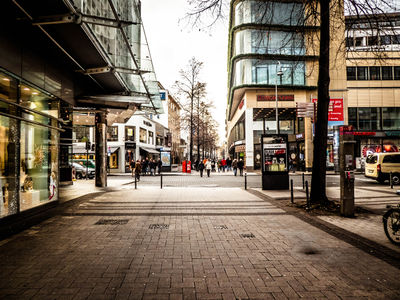 Blickrichtung vom Standort der Geiselnehmer des Gladbecker Geiseldramas auf der Breite Straße in Köln (Ansicht November 2016)