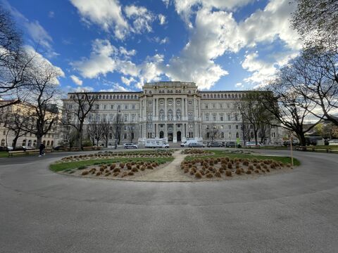 Justizpalastwien.jpg