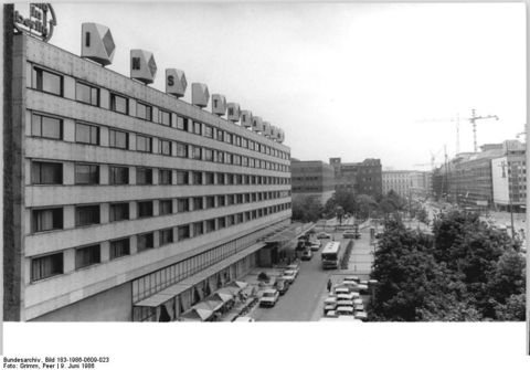 Hotelunterdenlinden1986.jpg