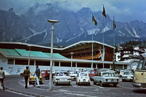 Eisstadioncortina.jpg