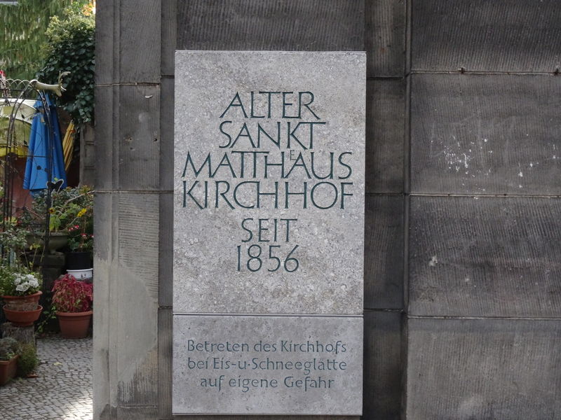 Datei:Stmatthaeuskirchhof2.jpg