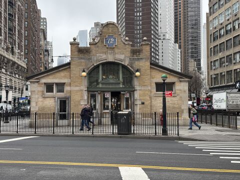 Subway72st.jpg