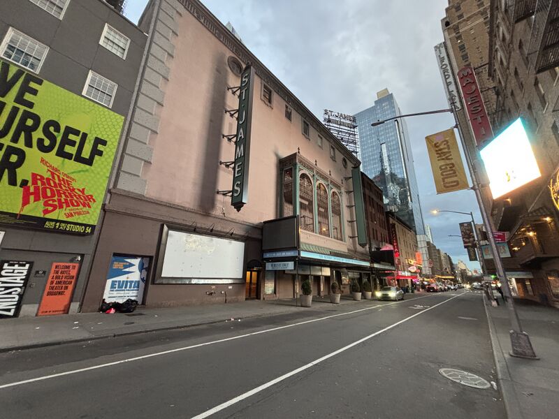 Datei:Stjamestheatre.jpg