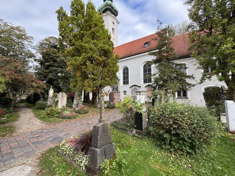 Datei:Friedhofbogenhausen.jpg
