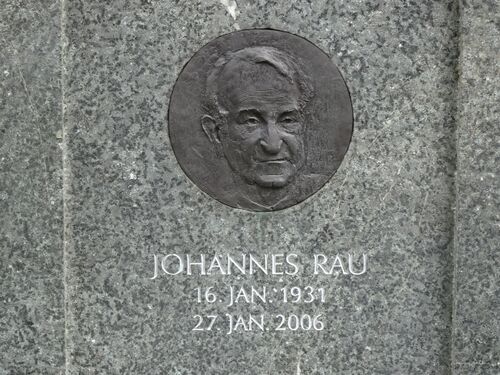 Grabvonjohannesrau2.jpg