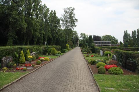 Friedhofrosenhuegelgelsenkirchen.jpg