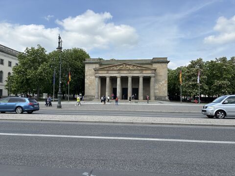 Neuewache.jpg